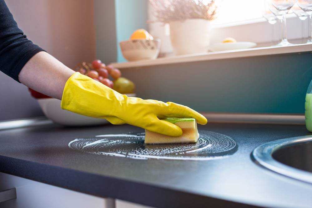 Чем отмыть жир на кухонной мебели: народные средства очистки