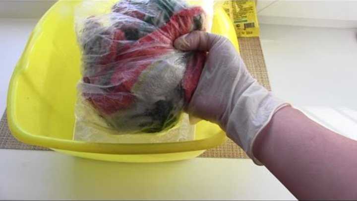 Как отстирать и отбелить грязные кухонные полотенца с помощью микроволновки?