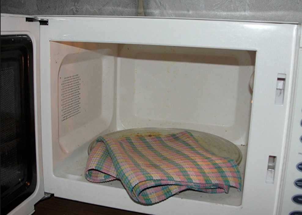 Как отстирать и отбелить кухонное полотенце в домашних условиях в микроволновке