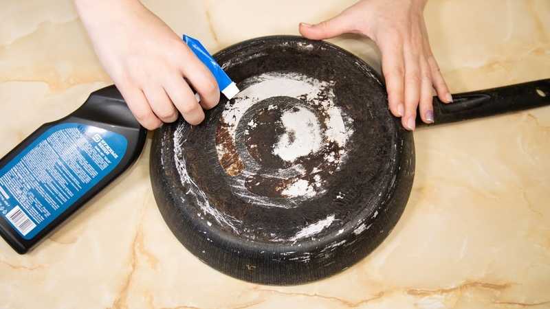 Как очистить застарелый жир с посуды народными средствами